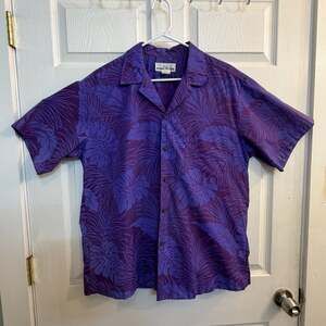 T & L Muumuu Factory Hawaii Men's Purple Monstera Palm Leaf  Aloha Shirt Size L